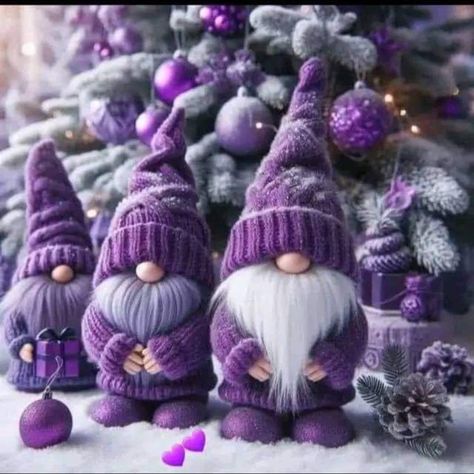 Christmas Knomes, Purple World, Gnome Wallpaper, Christmas Tree Ornament Crafts, Gnome Pictures, Christmas Color Palette, Easy Christmas Ornaments, Purple Christmas, Diy Gnomes