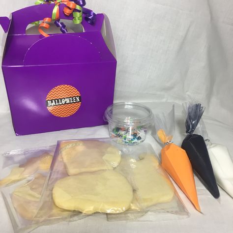 Halloween Cookie Decorating Kit, Halloween Cookie Decorating, Diy Cookie Kit, Royal Icing Sugar Cookies, Icing Sugar Cookies, Galletas Halloween, Cookie Kits, Recetas Halloween, Cookie Decorating Kit