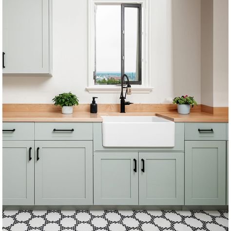 Give your kitchen an upgrade with this white fine fireclay farmhouse sink! This undermount sink has a clean, farmhouse design with an apron front finished in a bright white. Kitchen Sink Remodel, Fireclay Farmhouse Sink, Kitchen Sinks, Kitchen Sink Faucets, Undermount Sink, Home Improvement Store, Farmhouse Sink, She Shed, Green Kitchen