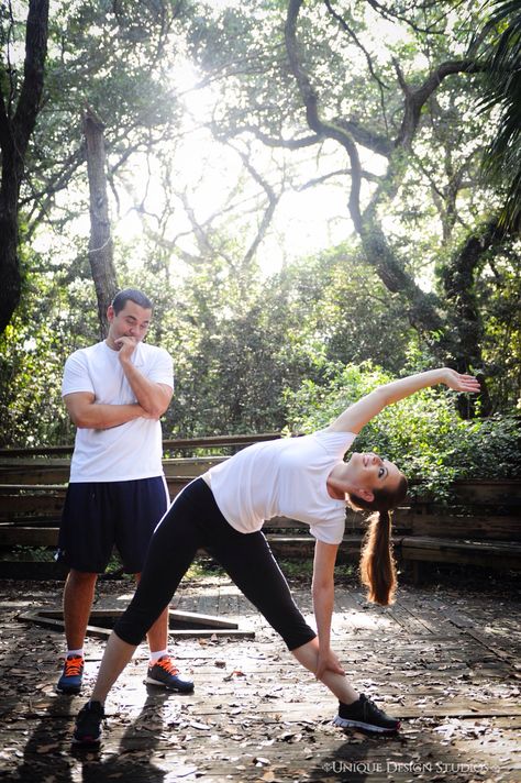 Exercise / active engagement photo shoot Runner Couple, Couple Exercise, Pool Photoshoot, Gym Couple, Engagement Photo Shoot, Wedding Shot, Fit Couples, Couple Photoshoot, Wedding Shots