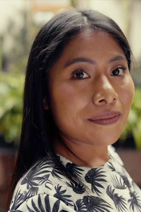 "Así, mujeres como Yalitza, o cualquier otra mujer mexicana sienta que es posible." Roma Movie, Spanish Woman, Mexican Women, Hispanic Heritage, Female Portraits, Girl Inspiration, People Of The World, Beauty Women