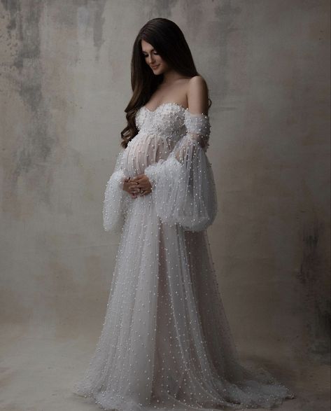 Caitlyn Covington, Baby Shower Gender Reveal Cake, Maternity Shoot Outfit, Caitlin Covington, Baby Shower Gown, Maternity Photography Poses Couple, Maternity Photography Poses Pregnancy Pics, Couple Pregnancy Photoshoot, Formal Maternity Dress