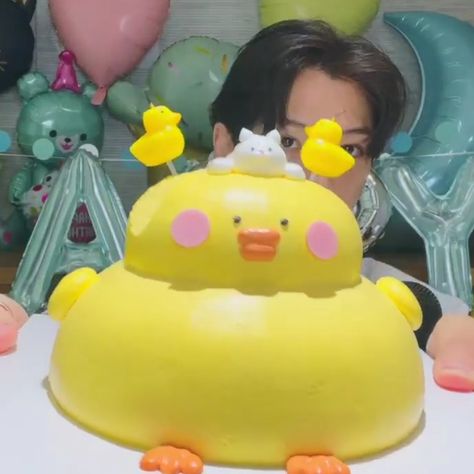 Bbokari Cake Ideas, K Pop Cake Design, Skz Bday Cake, Felix Birthday Cake, Straykids Birthday Cake, Skz Cake Ideas, Skz Birthday Cake, Felix Cake, Skzoo Cake