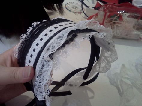 How to make your very own lolita style headbands Cosplay Headband, Maid Headband Diy, Headdress Diy, Adjustable Cosplay Headband, Adjustable Gothic Headband For Cosplay, Adjustable Harajuku Headband, Kawaii Diy, Headband Tutorial, Gothic Corset