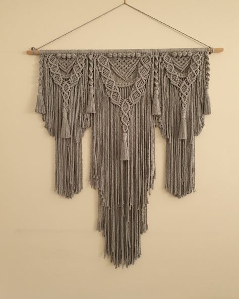 Woven Crafts, Grey Macrame, Macrame Wall Hanging Ideas, Hanging Ideas, Macrame Wall Hanging Patterns, Large Macrame Wall Hanging, Large Macrame, Macrame Wall Art, Macrame Patterns Tutorials