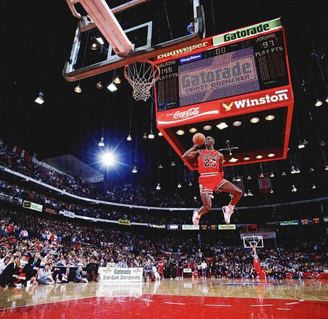 The story behind Walter Iooss' iconic photograph of Michael Jordan. www.sacamera.co.za Nba Best Dunks, Michael Jordan Slam Dunk, Best Dunks, Michael Jordan Photos, Jordan Iii, Michael Jordan 23, Like Mike, Ball Is Life, Chicago Sports