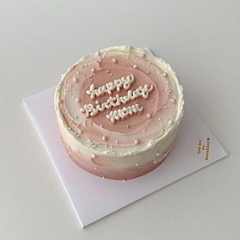 Mini Bday Cake Aesthetic, Mini Simple Cake, Pretty Birthday Cakes Aesthetic, Simple Pretty Cakes Aesthetic, Cute Small Cake Aesthetic, Bake Cake Aesthetic, Simple Aesthetic Bday Cake, 15 Bday Cake Aesthetic, Cute Bday Cakes Aesthetic