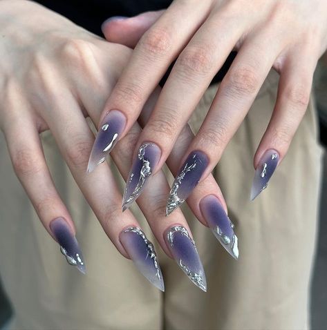 There's a new beauty trend taking over Instagram and it's absolutely stunning. Say hello to "quartz nails" Punk Nails, Gothic Nails, Quartz Nail, Edgy Nails, Goth Nails, Grunge Nails, Blush Nails, Kawaii Nails, Cat Kuku