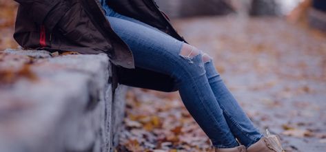 Jumper's Knee overview: find everything you need to know about this condition and how to reduce your knee pain. What To Wear In Fall, Women Socks Fashion, Trends For 2024, Great Women, Cheap Shoes, Fashion And Style, Fall Fashion Trends, Fashion Socks, Fashion Advice