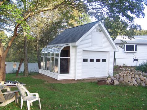 Unique greenhouse enclosure - an add on the garage - makes me think about the weird space on the side of the house Garage With Greenhouse, Garage Greenhouse, Addition To House, House Addition, Potting Sheds, Yard Project, Diy Greenhouse, Lake Cottage, Garden Yard Ideas