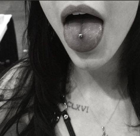 Cute Tongue Piercing, Cool Ear Piercings, Face Piercings, Cool Piercings, Cute Piercings, Tongue Piercing, Body Jewelry Piercing, Piercing Tattoo, Creative Tattoos