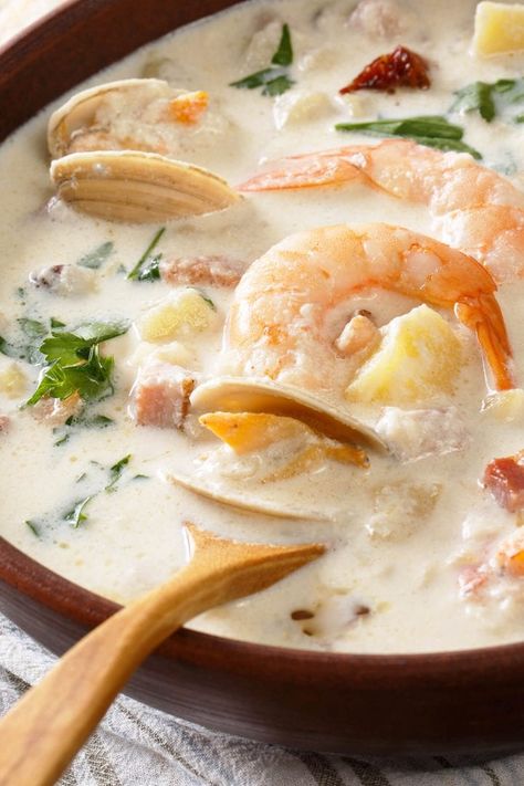 Best Seafood Chowder Recipe, Seafood Chowder Soup, Seafood Chowder Recipe, Shrimp Chowder, Seafood Soup Recipes, Chowder Recipes Seafood, Fresh Shrimp, Bisque Recipe, Chowder Soup