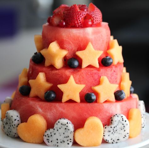 Cake Ideas Vintage, Cake Made Of Fruit, Watermelon Cake Birthday, Cake Watermelon, Fruit Birthday Cake, Fruit Cake Design, Melon Cake, Strawberry Cheesecake Bites, Fresh Fruit Cake