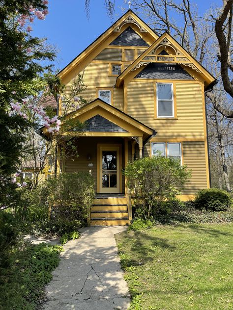 60s House Exterior, 60s House, House Outside, 1960s House, Beautiful Colours, Future House, Old House, Country House, House Exterior