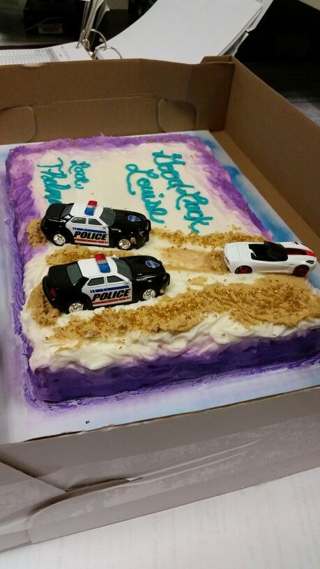 Thelma & Louise cake pic #2. Cop cars chasing the Thelma & Louise car off the cliff. Cop Birthday Cake, Out Of Jail Cake, Cop Cake Ideas, New Driver Cake, Police Cakes Ideas, Police Car Cake, Police Car Cakes For Boys, Car Birthday Cake, Police Promotion Cake