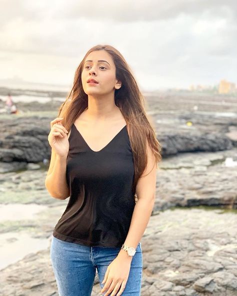 Hiba Nawab, Teen Girl Dresses, Indian Models, People People, People Standing, The Sea, Camisole Top, Fashion Blogger, Models