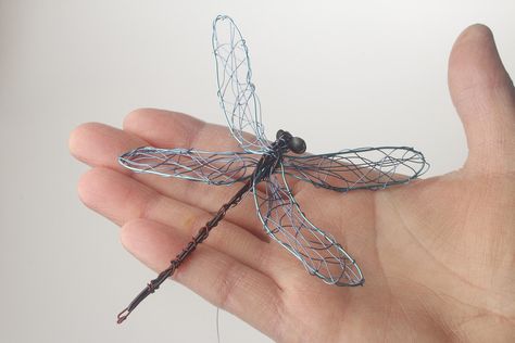 Other Creatures — Champagne Birds Wire Bugs, Dragonfly Sculpture, Wire Dragonfly, Chicken Wire Crafts, Annabelle Hydrangea, Art Education Lessons, Sculpture Projects, 3d Pen, Sculpture Metal