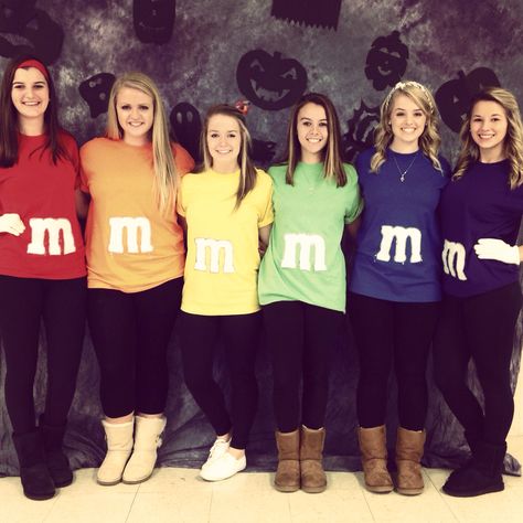 Fun halloween costume idea with your friends! We bought the shirts for $2 and cut the M's from white felt. Very easy and fun! #costume #halloween #DIY M&m Family Costume, M&m's Halloween Costume, M&m Halloween Costume Diy, Halloween Costumes M & M's, M And M Costume, M&m Halloween Costume, 5 Person Halloween Costume, Costume Halloween Diy, Last Minute Diy Costumes