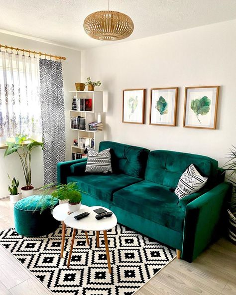 20 Chic And Wild Green Couch Living Room Ideas Emerald Boho Living Room, Teal Couch Boho Living Room, Apartment Decor Green Couch, Sofa Inspo Living Room, Green Couch Mid Century Modern, Teal Couches Living Room Ideas, Hunter Green Couch Living Room Ideas, Emerald Couch Living Room, Emerald Green Couch Living Room