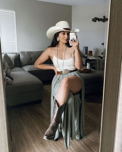 Westerns Outfits, Cowboy Outfits For Women, Casual Bar Outfits, Country Chic Outfits, Country Style Outfits, Western Wear Outfits, Latina Fashion Outfits, Cute Country Outfits, Looks Country