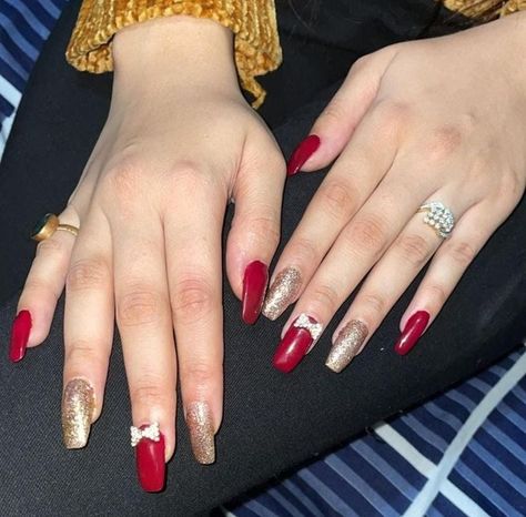 Karwachauth Nail Ideas, Nail Extensions For Bride, Indian Wedding Nail Art Designs, Bridal Nail Extension Designs, Latest Nail Extensions Designs, Indian Bridal Nails, Bridal Nail Designs, Baby Mehndi, Classy Nail Art Ideas