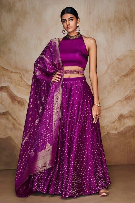 Purple Satin Lehenga, Kalki Fashion Lehenga, Reception Lehengas, Bandhani Lehenga, Satin Dupatta, Mahima Mahajan, Brocade Blouse Designs, Handwork Blouse, Purple Lehenga