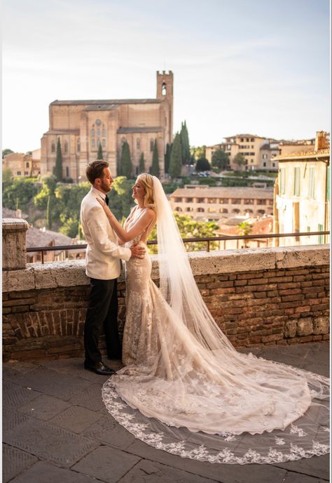 Destination wedding. Wedding in Siena. Bride and groom. Italian wedding. Italian Bride, Wedding In Italy, Palm Spring, Wedding 2025, Wedding Suit, Italian Wedding, Tuscany Italy, Italy Wedding, Vow Renewal