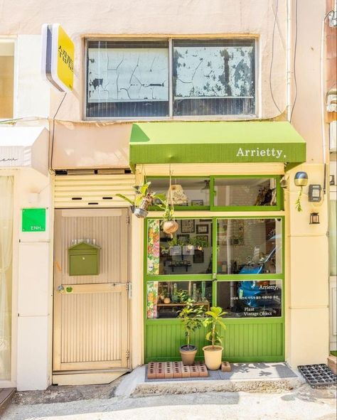 Japanese Store Fronts, Small Cafe Design, Shop Facade, Cute Store, Building Aesthetic, Mini Store, Bg Design, Cafe Shop Design, Cute Cafe