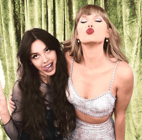 Olivia Rodrigo And Taylor Swift, The Brits, Olivia Rodrigo, Last Night, Taylor Swift, Swift, Green