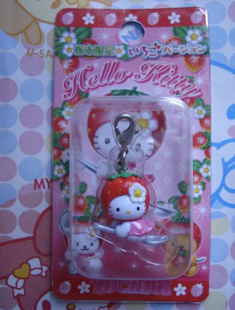 Charming Kitty, Strawberry Hello Kitty, Gotochi Hello Kitty, Hello Kitty Charms, Strawberry Items, Hello Kitty Gotochi, Hello Kitty Keychains, Hello Kitty Strawberry, Hello Kitty Charm