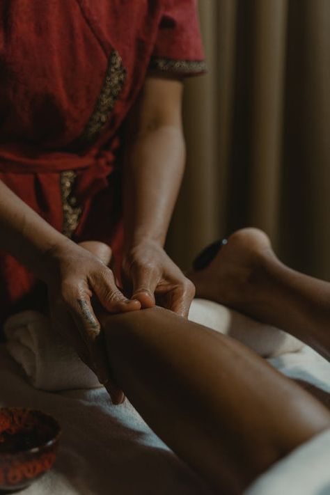 A Woman Having a Massage · Free Stock Photo Foot Massage Techniques, Massage Bebe, Prenatal Massage, Sports Massage, Integrative Health, Thai Massage, Deep Tissue Massage, Foot Massage, Massage Therapist