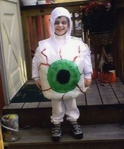 Eyeball Costume Eyeball Halloween Costume, Eyeball Costume Diy, Eyeball Costume, Quick And Easy Halloween Costumes, Quick N Easy Halloween Costumes, Inexpensive Halloween Costumes, It Costume, Eyeball Halloween, Sew Halloween Costume