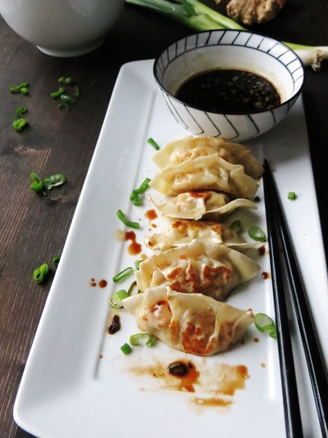 Homemade Gyoza and the Best Dipping Sauce Ever | http://cookswithcocktails.com/homemade-gyoza-and-the-best-dipping-sauce-ever/ Homemade Gyoza, Gyoza Recipe, Japanese Dumplings, Homemade Tzatziki, Christmas Homemade, Thermomix Recipes, Asian Cooking, Cards Ideas, Ground Pork