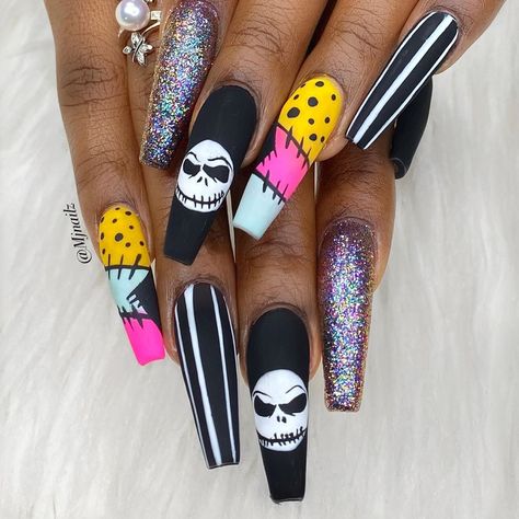 Night Before Christmas Nails, Sally Nails, Nightmare Before Christmas Nails, Fall Nail Art Designs, October Nails, Nails Polish, Glamorous Nails, Nail Art Disney, Nail Art Kit