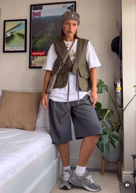 Olivia Hirst Outfits, Fisher Vest Outfit, Cargo Vest Outfits For Women, Olivia Hirst, Aviation Fashion, Cargo Shorts Outfits Women, Fashion Inspo Casual, Euro Fashion, Vest Outfits For Women