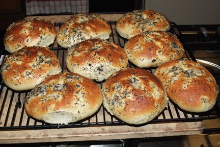 Norm's Onion Rolls - these are seriously so awesome Onion Rolls Recipe, Onion Buns, Savory Rolls, Sandwich Buns, Onion Rolls, Onion Bread, Bread Maker Recipes, Food Play, Baking Bread Recipes