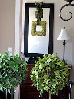 don't like the color of your old artificial greenery...... spray paint it! Spray Paint Fake Flowers, Spray Paint Flowers, Fabric Napkins, Glossy Paint, Christmas Clearance, Silk Plants, Topiaries, New Apartment, Faux Stained Glass