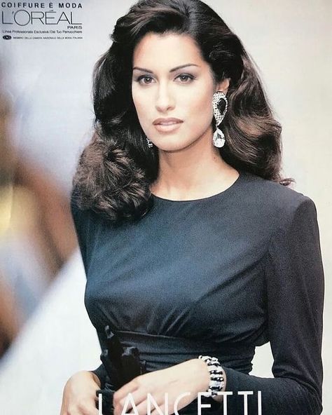 Yasmeen Ghauri on Instagram: "#yasmeenghauri for #lancetti #supermodel #90ssupermodels #loreal image owned by photographer" Yasmeen Ghauri Chanel, Yasmeen Model, Yasmine Ghauri, Yasmin Ghauri, Ghauri Yasmeen, 90s High Fashion, Renee Simonsen, Zodiac Meanings, Yasmeen Ghauri