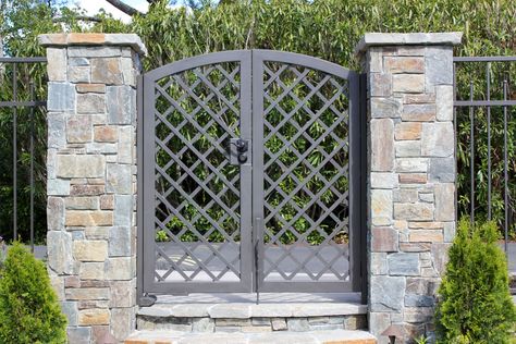 Courtyard Gate, Garden Gates And Fencing, Metal Garden Gates, Gate Wall Design, Metal Doors Design, Courtyard Entry, Patio Enclosures, Iron Gate Design, Metal Gates