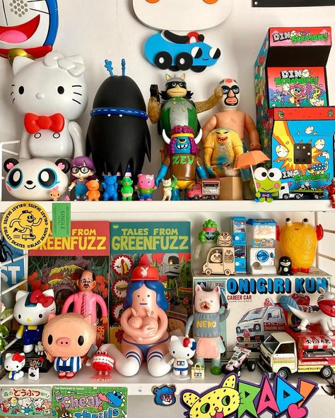 #tramptshelfie Love the Tado studio space … been zooming in on their shelves all morning. 😅❤️ • 📷 by @wearetado —————— #trampt #designertoys #arttoys #collectibles #shelfie #artiststudio #designstudio #atoyaday #toyshelf #toycollector #toycollection #supercute #moretoys Art Toys Shelf, Shelf Trinkets, Toy Collection Room, Toy Collection Display, Collection Shelf, Collection Aesthetic, Toy Shelves, Art Toys Design, Toy Display