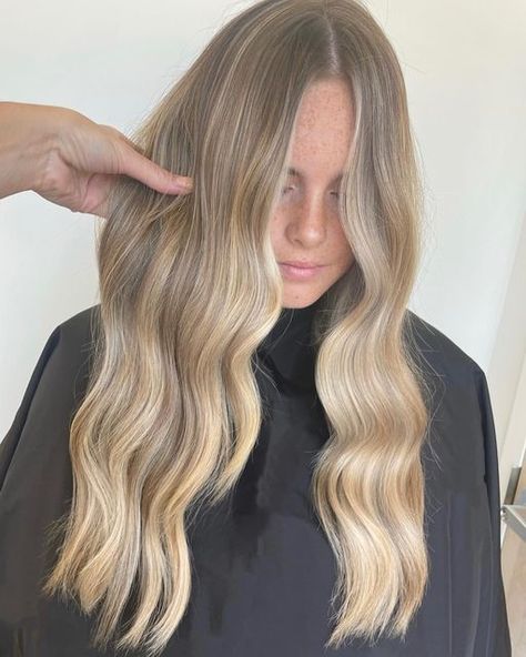 Sandy Dimensional Blonde, Blonde Balayage No Money Piece, Blonde Balayage Neutral Tone, Balayage Creamy Blonde, Level 7 Blonde Balayage, Babylites Blonde, Natural Roots Blonde Hair Balayage, Light Brown With Blonde Balayage, Blonde Bronde Balayage