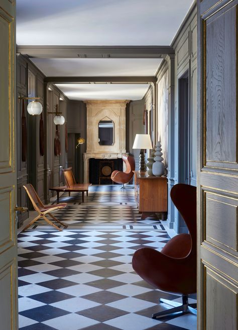 An Updated 16th-Century French Château Seven Years In the Making Photos | Architectural Digest Modern Chateau Interior, Modern French Chateau Interiors, Chateau Interior Design, French Chateau Interiors, Modern French Interiors, Chateau Interior, Modern Chateau, French Interior Style, Chateaux Interiors