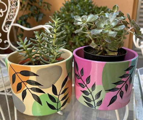 Terra Cotta Pot Painting Boho, Kitchen Designs Ideas, Plant Pot Design, Plants Pots, Flower Pot Art, Plant Pot Diy, Terra Cotta Pot Crafts, Flower Pot Design, Painted Pots Diy