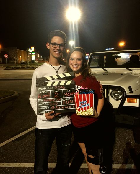 Hollywood Theme Prom, Dance Proposals, Promposal Ideas, Prom Posters, Prom Proposals, Red Carpet Theme, Homecoming Posters, Asking To Prom, Dance Proposal