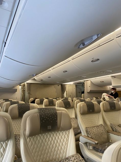 Emirate Premium Economy Emirates Premium Economy, Emirates Economy, Emirates Plane, Emirates Airline Cabin Crew, Airplane Outfit, Emirates Flights, Premium Economy, Plane Seats, Airline Cabin Crew