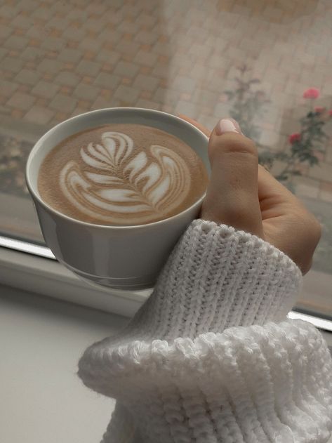 Time Aesthetic, Chic Dress Classy, Vanilla Latte, Aesthetic Coffee, Coffee Is Life, Latte Art, Coffee Addict, Aesthetic Food, Food Pictures