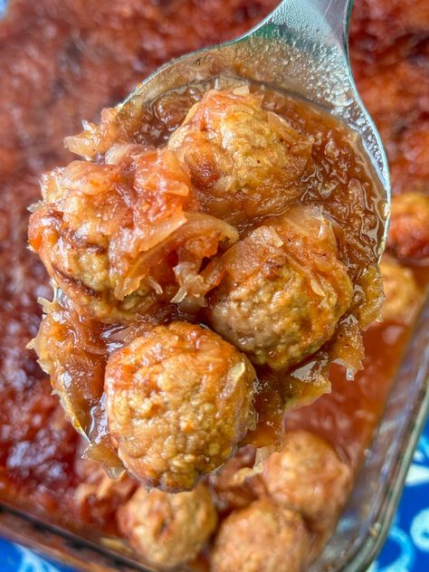 Serving spoon lifting delicious sauerkraut meatballs over top of the full baking dish. Cranberry Sauerkraut Meatballs, Saurkraut And Meatballs, Meatballs And Sauerkraut, German Meatballs With Sauerkraut, Sauerkraut Dinner Recipes, Sauerkraut Recipes Dishes, Meatballs With Sauerkraut, Meatballs With Cabbage, Sauerkraut Meatballs