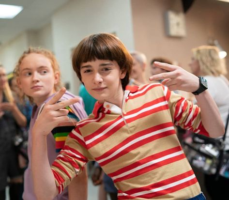 Stranger Things Season 3 Behind the Scenes with Noah Schnapp and Sadie Sink, Will Byers, Max Vision Bored, Summer Wallpapers, Stranger Things Poster, Stranger Things Season 3, Stranger Things Kids, Stranger Things Actors, Noah Schnapp, Stranger Things Tv, Stranger Things Characters