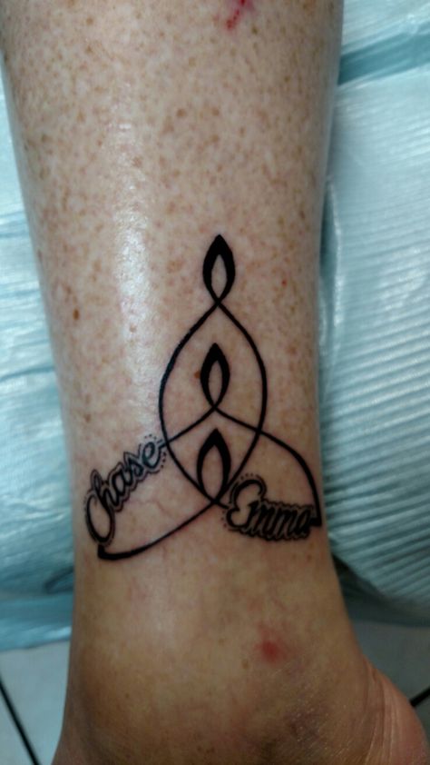 Celtic knot mother and two children with names Celtic Mother Of 3 Tattoo Ideas, Mother Of 2 Tattoo, Celtic Symbol For Mother, Symbol For Mother, Celtic Motherhood Knot Tattoo With Names, Celtic Knot Motherhood, Mother Daughter Celtic Knot, Celtic Mother Tattoos, Celtic Motherhood Tattoo