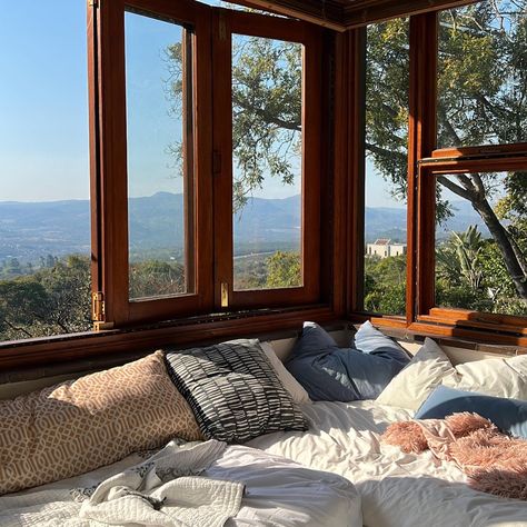 Big Window Home, Sunroom Aesthetic Cozy, Big Window Bedroom Aesthetic, Big Window Bedroom, Bedroom With Lots Of Windows, Sunroom Aesthetic, Bedroom With Big Windows, Winter Apartment, Lounge Aesthetic